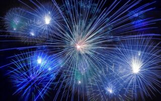 Blaues Feuerwerk.