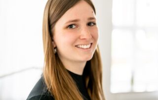 Ein Portrait von Ilka Winklareth, Trainerin für Konflikt- und Teamthemen.